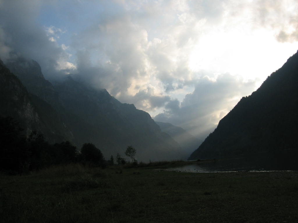 Wetterspiele am Klöntalersee