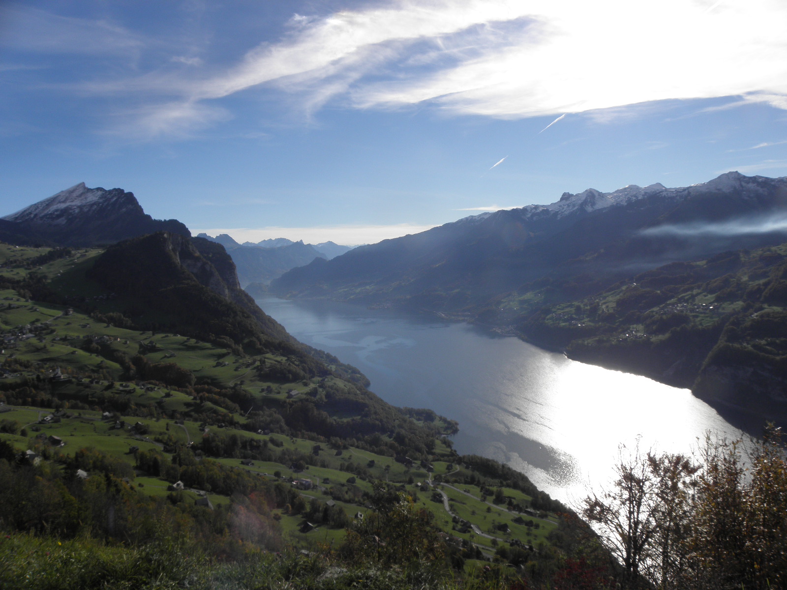 Blick vom Aussichtspunkt Durschlegi auf den Walensee