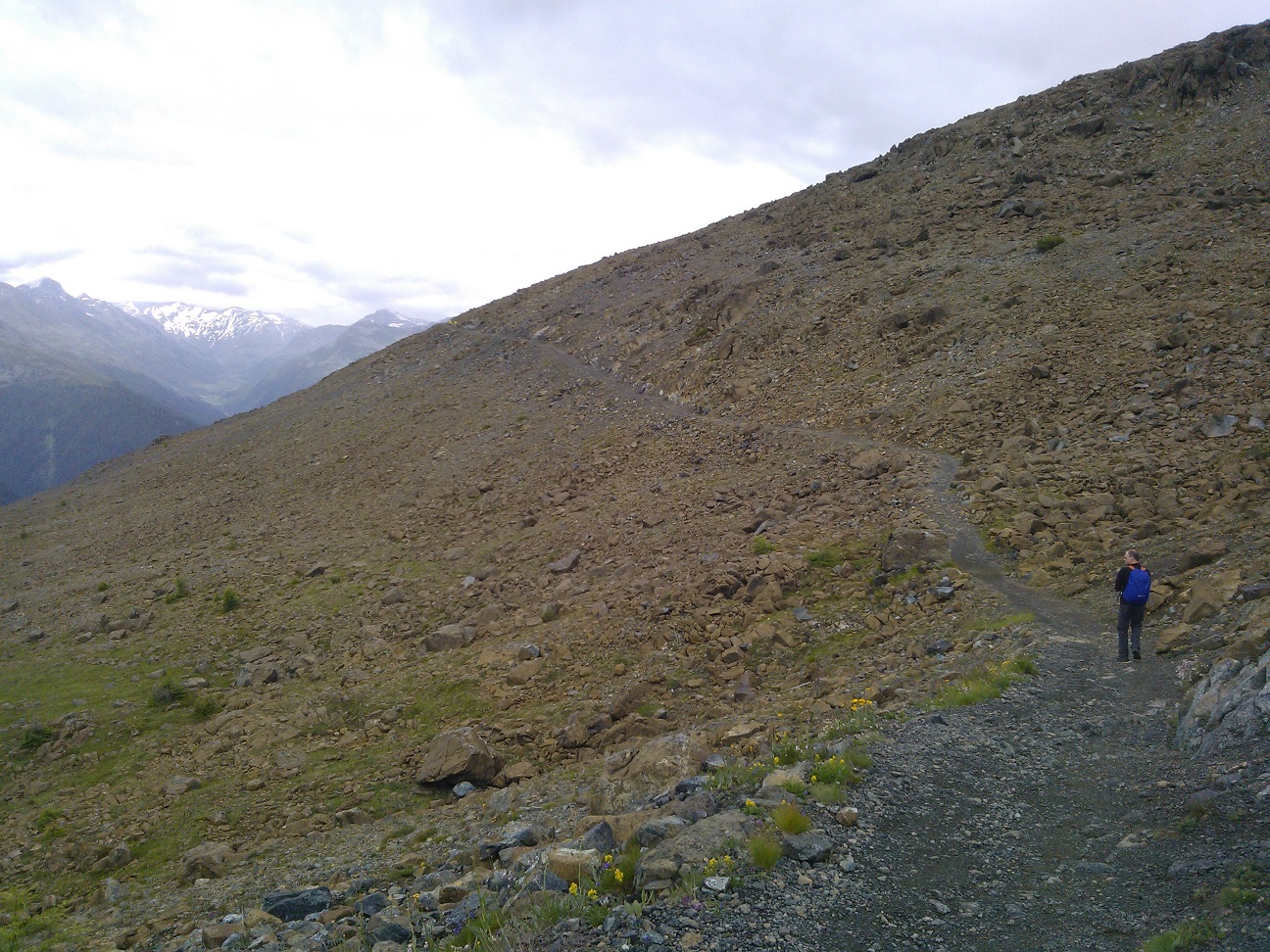 Der Panoramaweg führt durch hochalpine Landschaft